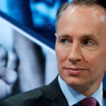 Axa, il ceo Buberl: “Ottimi risultati nel 2023, utile netto +45% a 7,2 mld”