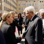 Mattarella su rogo manichino: “Solidarietà a Meloni”