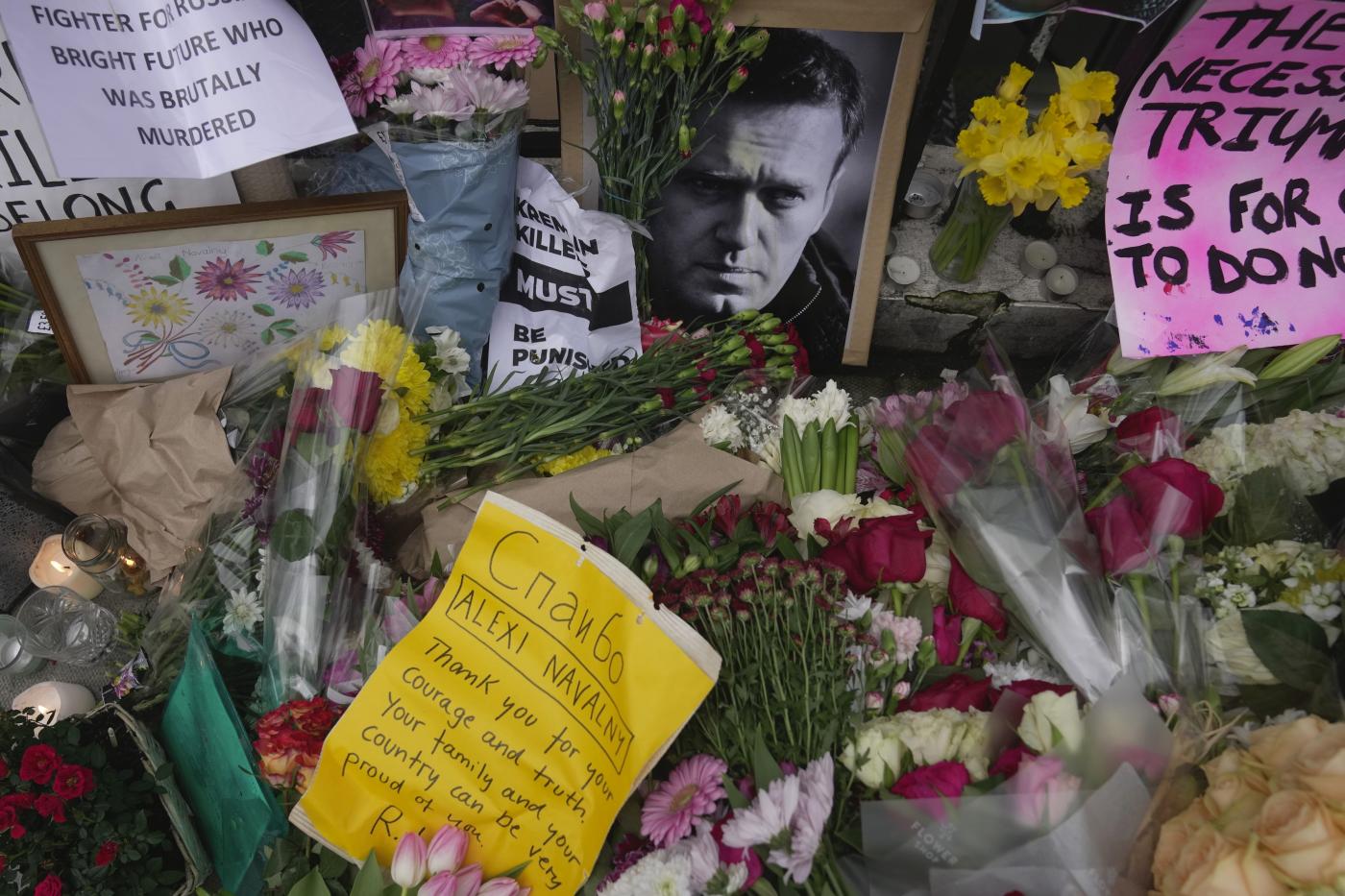 Navalny, ultimatum a madre: “O funerale segreto o sepolto in colonia”