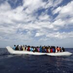 Migranti, barca si ribalta al largo di Malta: vittime