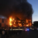 Valencia, in fiamme palazzo di 14 piani