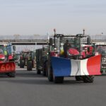 Parigi, proteste agricoltori alla Fiera per visita Macron che salta il G7