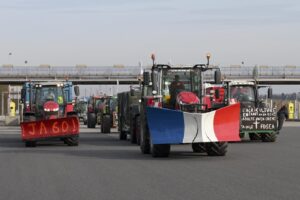 La protesta degli agricoltori alle porte di Parigi