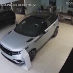 Usa, adolescenti irrompono in concessionaria e rubano nove auto di lusso