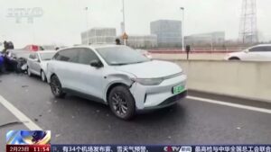 Cina, maxi-tamponamento con oltre 100 veicoli a Suzhou