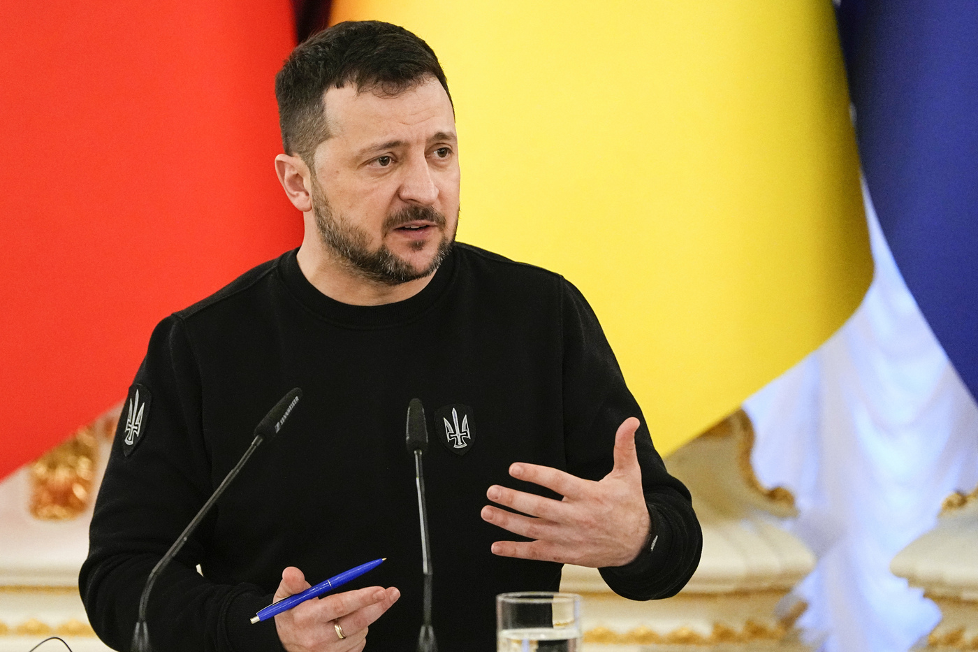 Zelensky: “Fermata avanzata russa, al fronte va meglio”