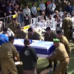 Israele, i funerali del soldato ucciso il 7 ottobre