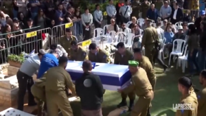 Israele, i funerali del soldato ucciso il 7 ottobre