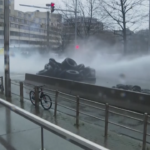 Bruxelles, idranti contro gli agricoltori