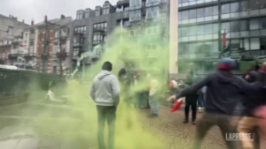 Bruxelles, tensione tra agricoltori e polizia