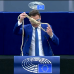 Bce, Ciocca (Lega) sventola cappio davanti a Lagarde: “Politiche criminali”