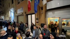 Regionali Sardegna, cresce l’attesa davanti al comitato elettorale di Todde