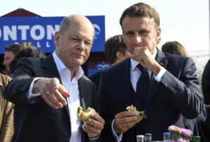 Il cancelliere tedesco Olaf Scholz incontra il presidente francese Emmanuel Macron ad Amburgo