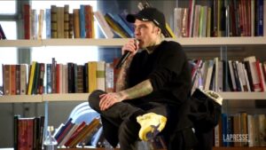 Fedez su suicidi adolescenti: “Salute mentale tema dei prossimi anni”
