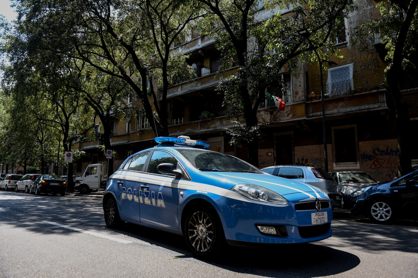 Napoli, uomo barricato in casa: bloccato e disarmato da Polizia