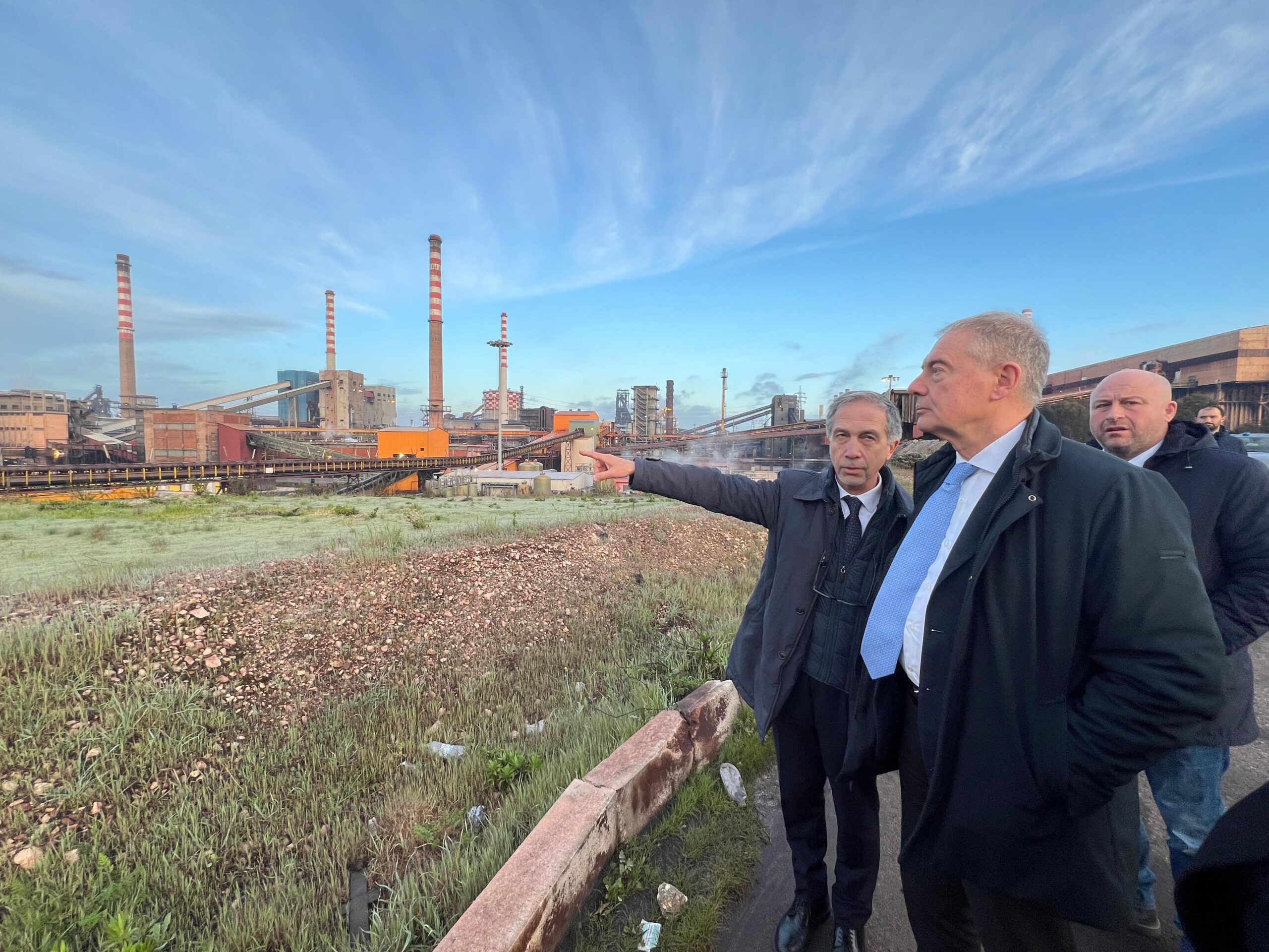 Ex Ilva, Urso a Taranto per visitare gli impianti e parlare con i lavoratori