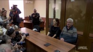 Russia, il dissidente Orlov condannato a due anni e mezzo di carcere