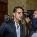 Fabrizio Corona senza limiti al Teatro Nazionale: insulti e sessismo
