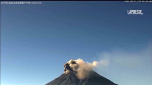 Messico, erutta il vulcano Popocatépetl