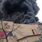 Milano, maxi incendio a Truccazzano: colonna di fumo nero