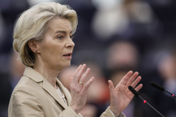 Ue, von der Leyen: “Appalti congiunti nella difesa come per i vaccini”