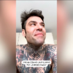Fedez, nuovi guai per il rapper: “Mi si è rotto un dente”