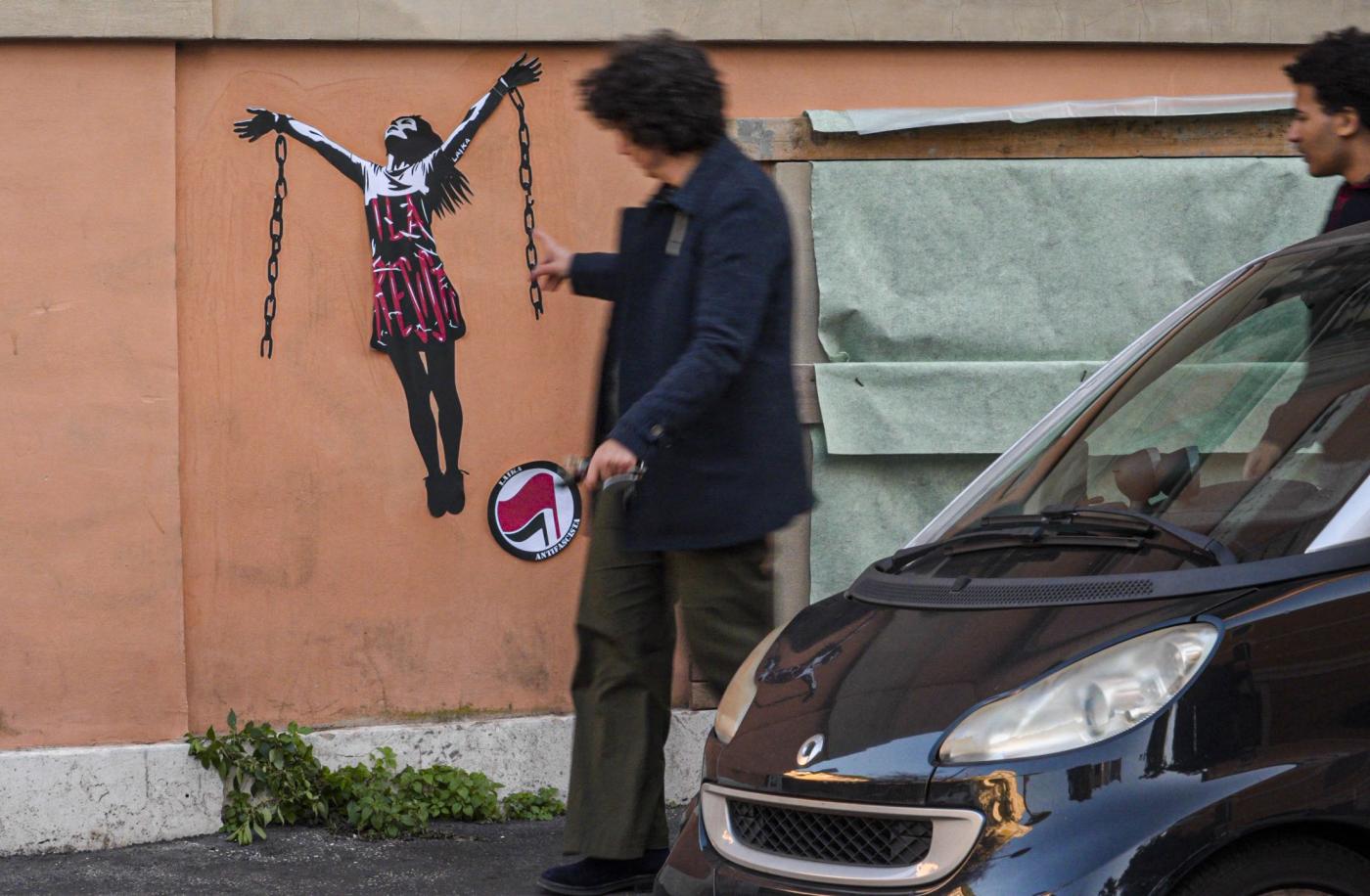 Scritte su ambasciata ungherese a Roma: ‘Ilaria Salis muori’