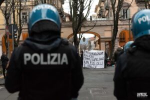 Presidio anarchico contro il fermo di cinque militanti di Torino
