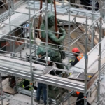 Milano, la statua del Cristo torna sulla colonna del Verziere