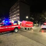 Pescara, da 28 ore minaccia di buttarsi dal balcone