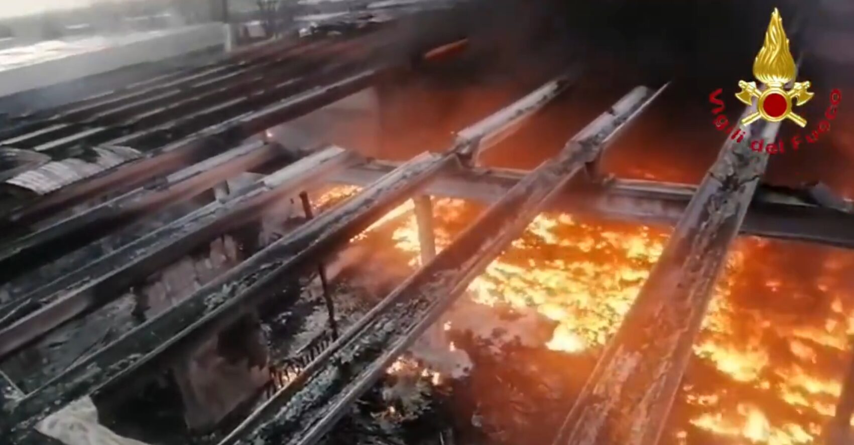 Milano, incendio Truccazzano: continuano operazioni spegnimento