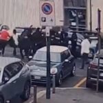 Torino, 15 denunciati per assalto a volante polizia