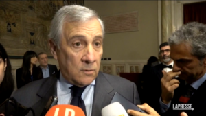 Poliziotti assaltati, Tajani: “Figli del popolo attaccati da radical chic violenti”