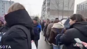 Navalny, il timelapse della folla in coda davanti alla chiesa