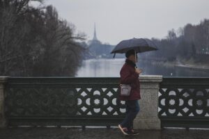 Maltempo, allerta nel Nord Italia per neve e temporali