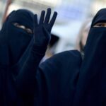 Pordenone, bimba di 10 anni con niqab a scuola: maestra le fa scoprire il volto