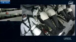 Spazio, quattro astronauti si dirigono verso la Stazione Spaziale Internazionale