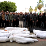 Gaza, funerale a Deir Al-Balah per vittime raid israeliano su campo profughi Nuseirat