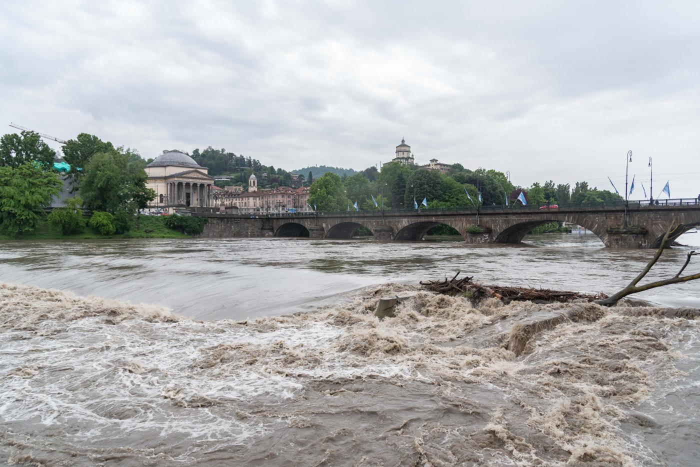 Maltempo, il fiume Po sale di 2 metri in 24 ore