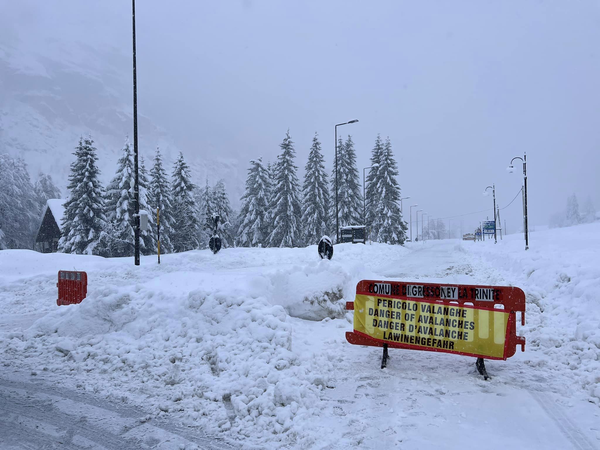 Maltempo, valanga in Valle d’Aosta: isolate oltre 6mila persone