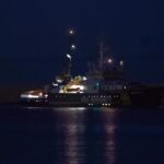 Migranti, la Humanity 1 sbarca a Crotone: a bordo 77 persone