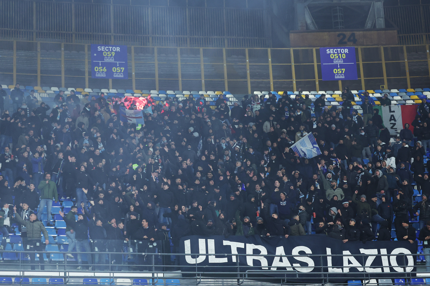 Lazio, tifosi inneggiano al Duce. Assessore Roma: “Vergogna”
