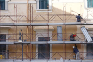 Roma - Ristrutturazione di un palazzo in piazza Venezia