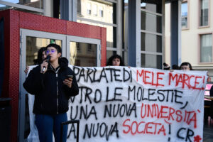 Torino, protesta studenti a Palazzo nuovo dopo i casi di molestie e abusi sessuali