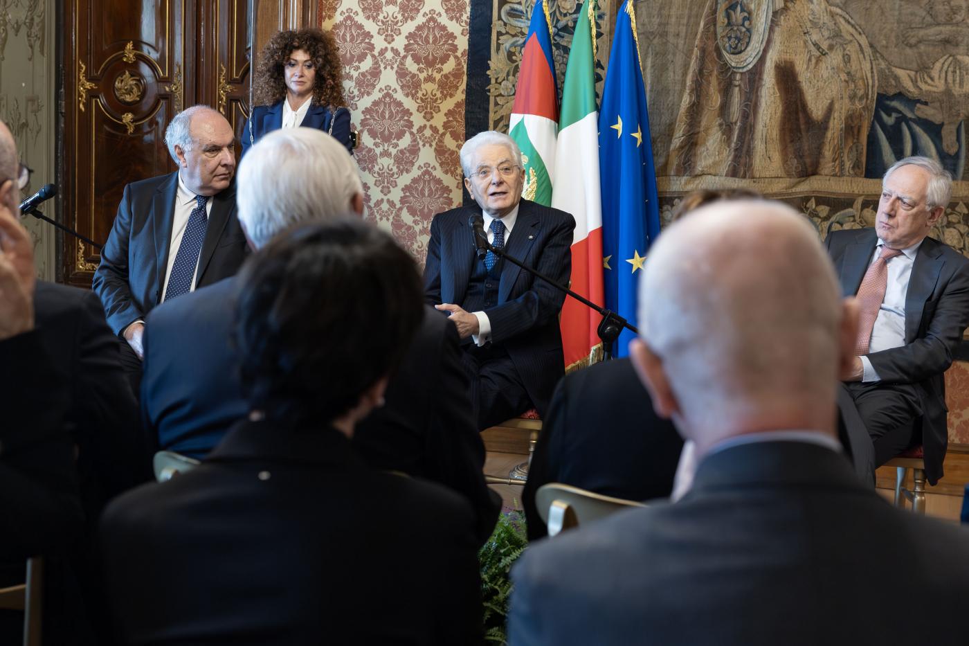 Mattarella: “Promulgare leggi è mio dovere, presidente non è sovrano”