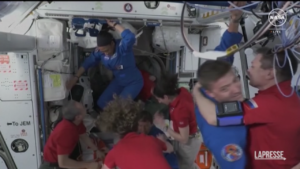 Spazio, nuovo equipaggio entra nella Stazione Internazionale: le immagini della Nasa