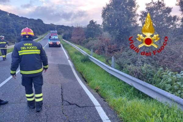 Maltempo, cede asfalto in provincia di Oristano