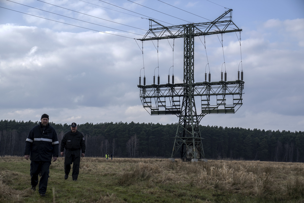 Germania, estremisti sinistra sabotano fabbrica Tesla