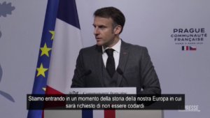Ucraina, Macron agli alleati europei: “Non siate codardi”