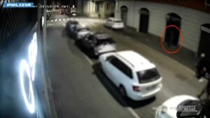 Milano, 5 arresti per pestaggio a Rogoredo: le immagini dell’aggressione